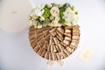 Alf mabrouk round offwhite box with flower