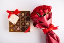 LOVE CHOCOLATES BOX WITH FLOWER - 1