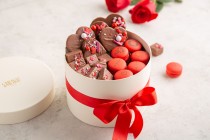 White Round  love chocolate &macaron; box