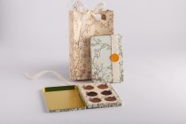 5 Pieces Off-white Flat Tin With Chocolate Coins