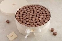 Ahla Arous chocolate white box