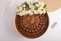 Haj round chocolate box with flower-H24-19